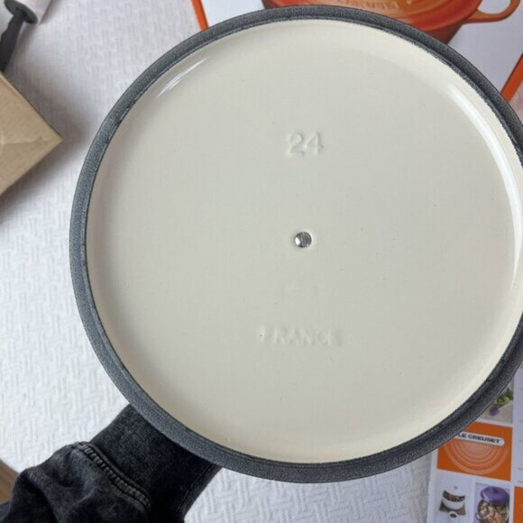 Le Creuset Dutch Oven 4.5Qt 4.2L Shell Pink #24 Brand New in Box 4.2 Casserole - Picture 4 of 11